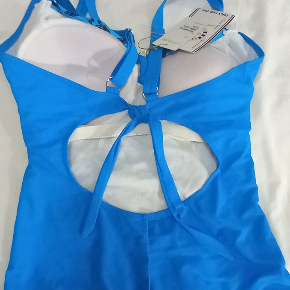 Hailing Swimsuit - Picture 3 of 7